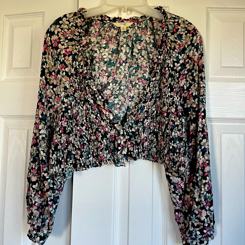 Terra &Sky cropped top with front closure